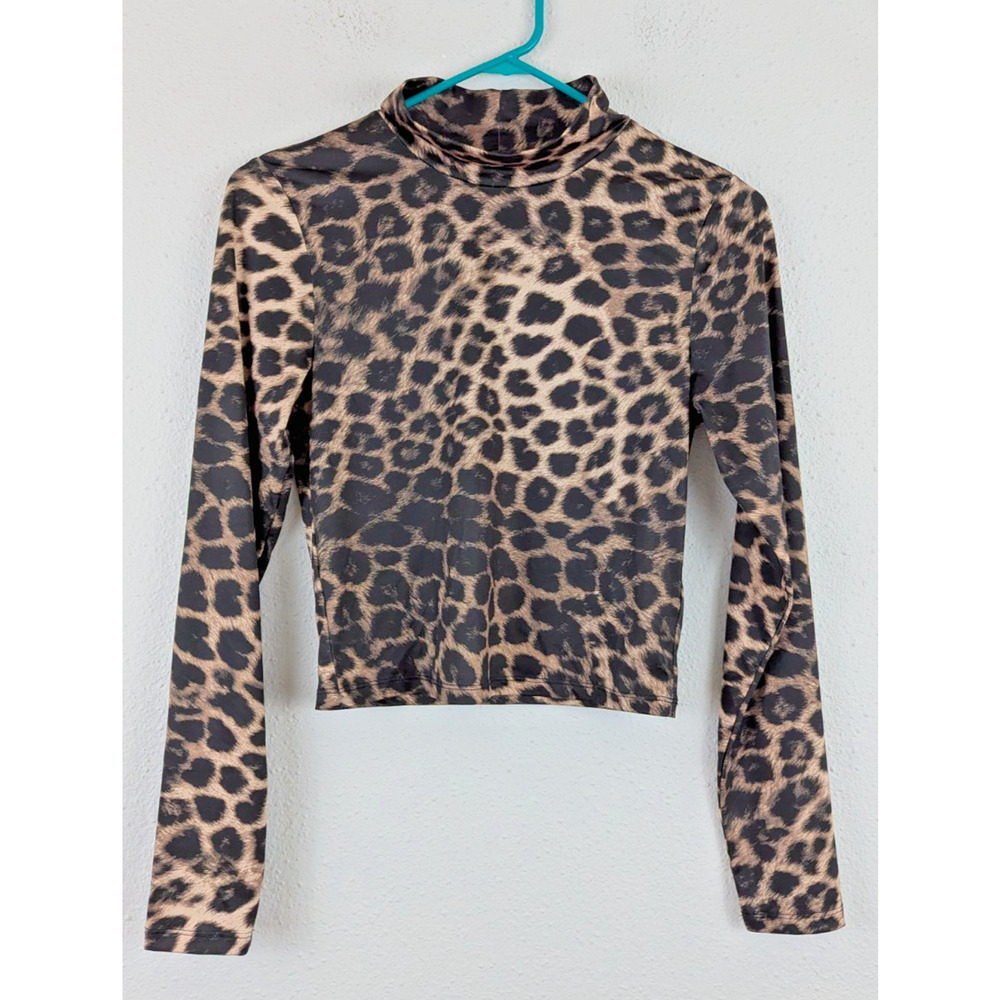 Divided sz M Leopard Print Crop mock neck Top long sleeves stretchy 0157